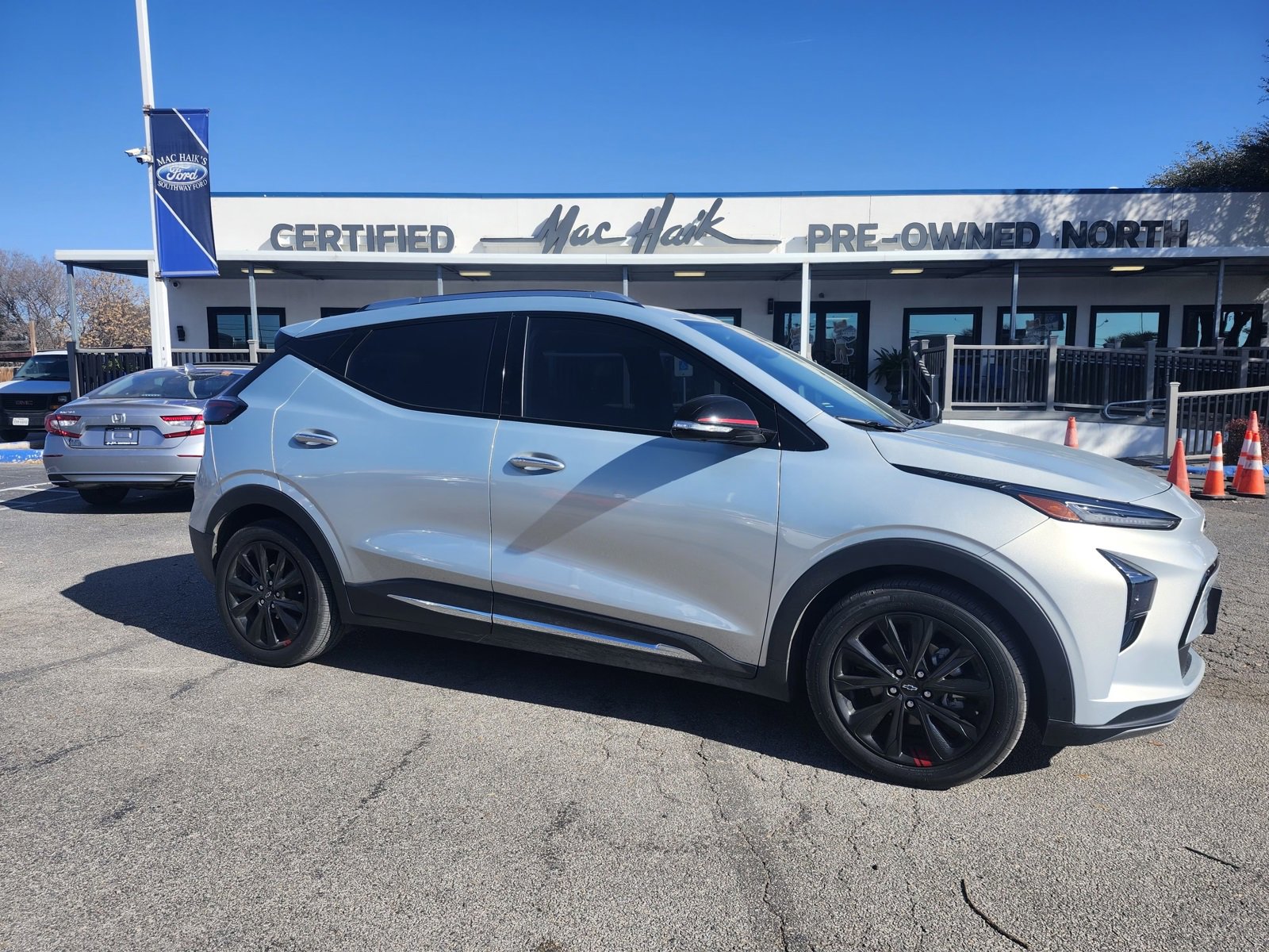 Used 2023 Chevrolet Bolt EUV Premier w/ Sun & Sound Package image 1