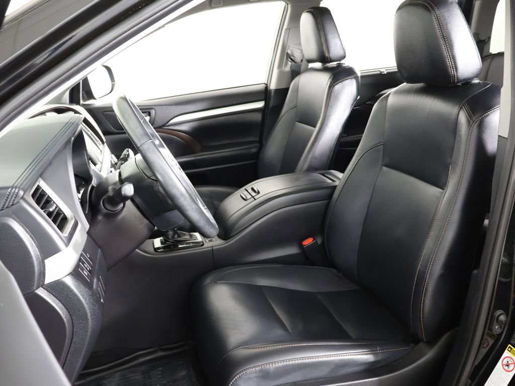 Used 2019 Toyota Highlander XLE AWD/4WD image 31