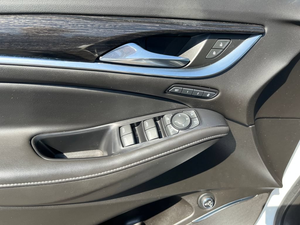 Used 2021 Buick Enclave Avenir w/ Avenir Technology Package AWD/4WD image 10