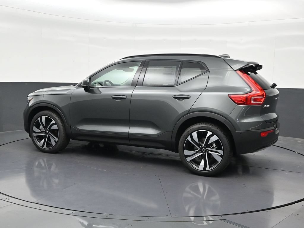 New 2026 Volvo XC40 B5 Plus AWD/4WD image 3