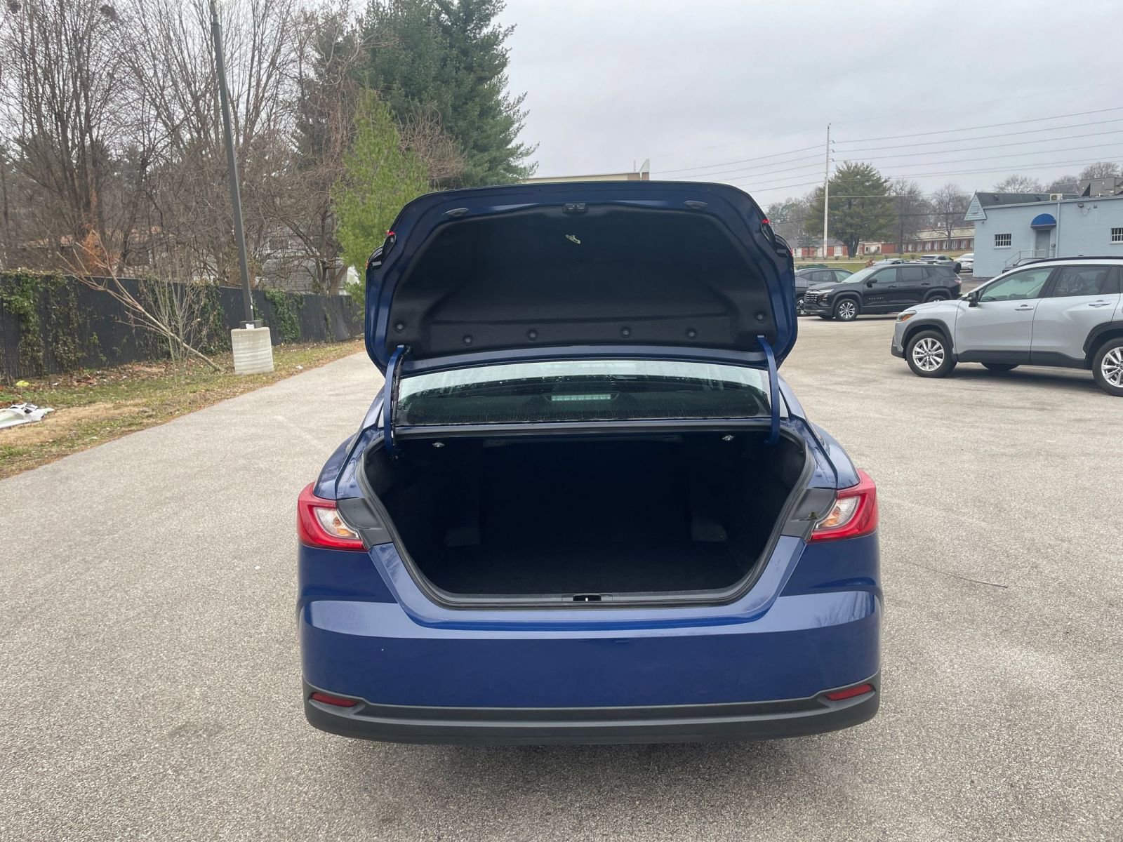 Used 2025 Toyota Camry LE image 29