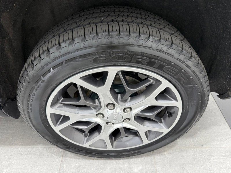 Used 2019 Jeep Grand Cherokee Limited w/ Trailer Tow Group IV image 5