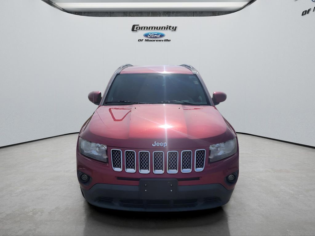 Used 2016 Jeep Compass Latitude image 2