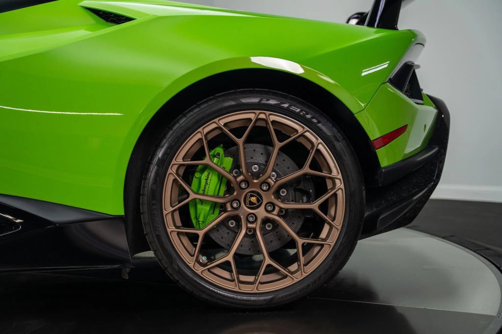 Used 2019 Lamborghini Huracan Performante AWD/4WD image 24