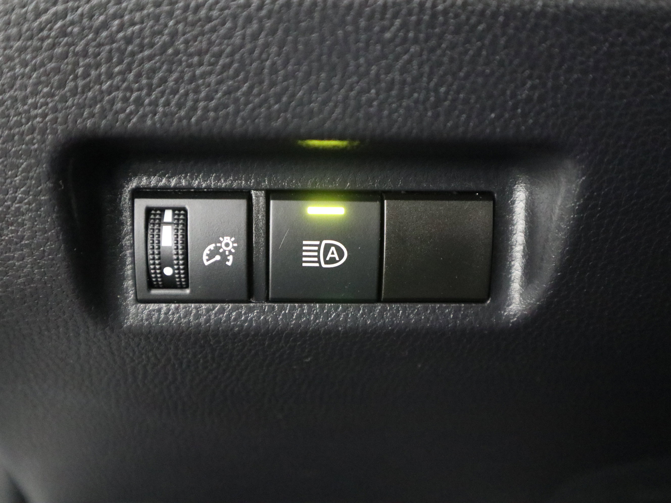 Used 2024 Toyota RAV4 LE AWD/4WD image 28