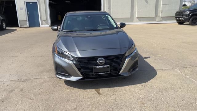 Used 2024 Nissan Altima 2.5 SV FWD image 3