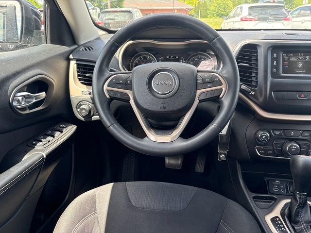 Used 2015 Jeep Cherokee Latitude FWD image 13