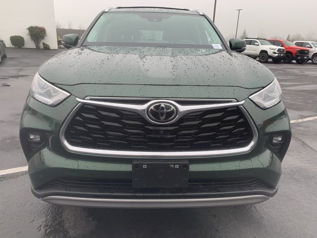 Used 2025 Toyota Highlander Platinum image 5