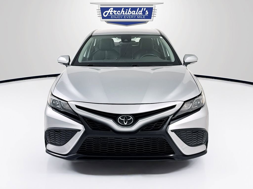Used 2024 Toyota Camry SE FWD image 2