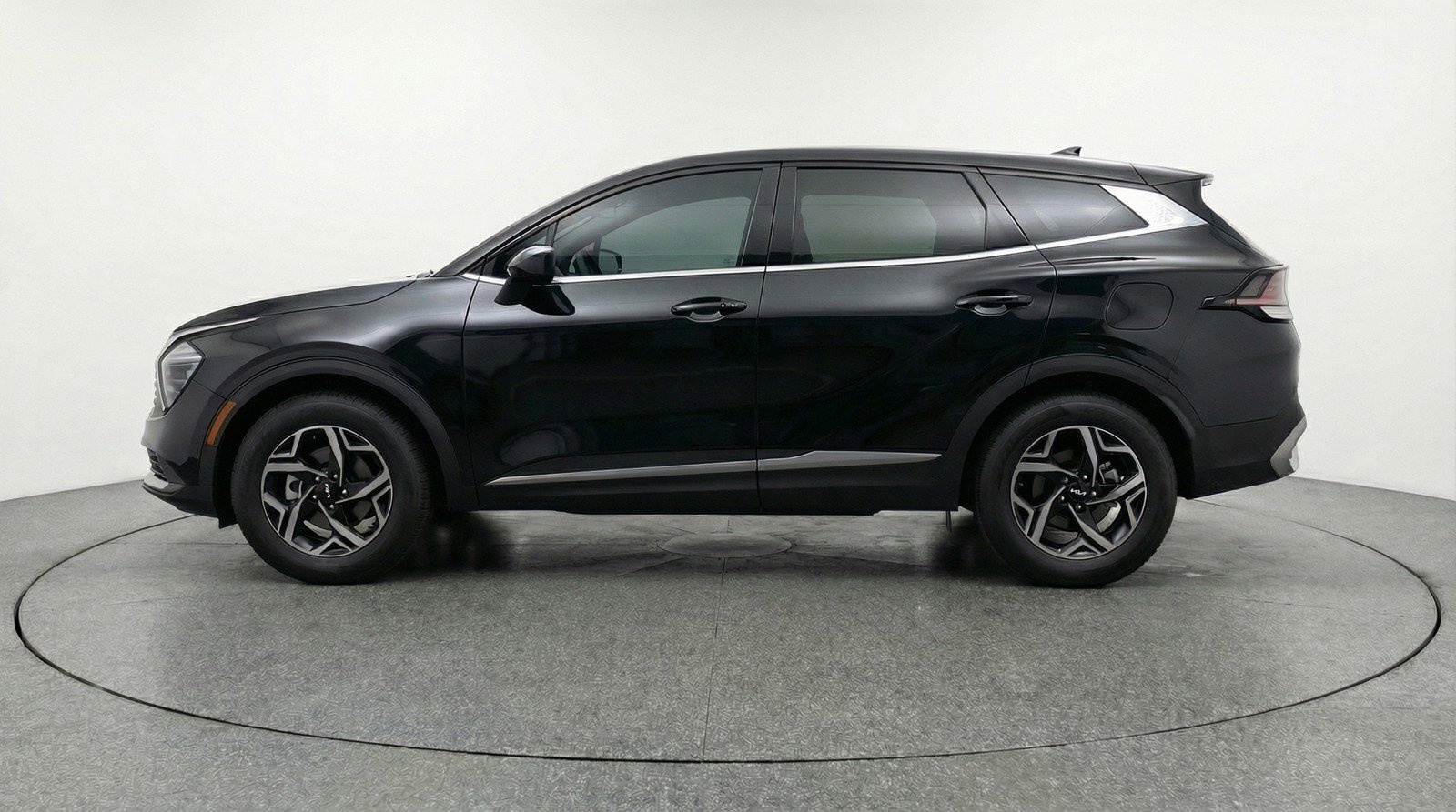 Used 2025 Kia Sportage LX image 5