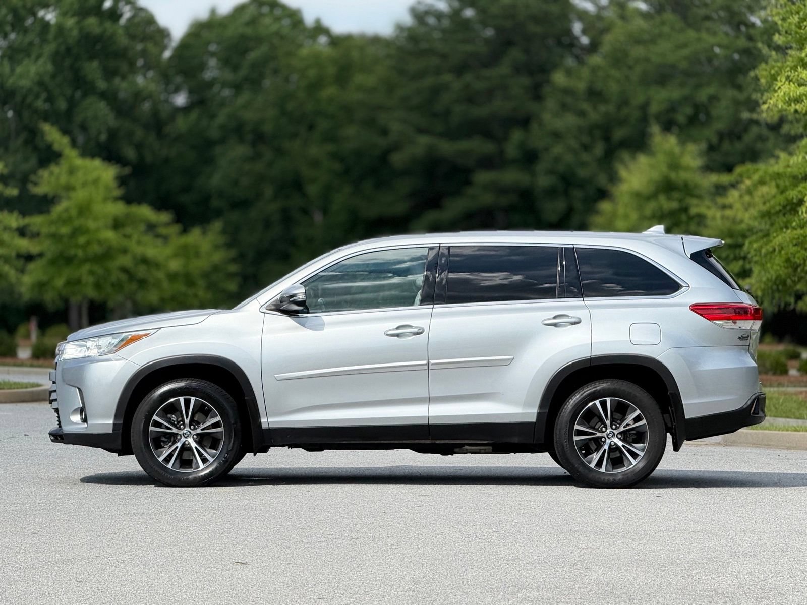 Used 2019 Toyota Highlander Plus w/ Protection Package #3 AWD/4WD image 9