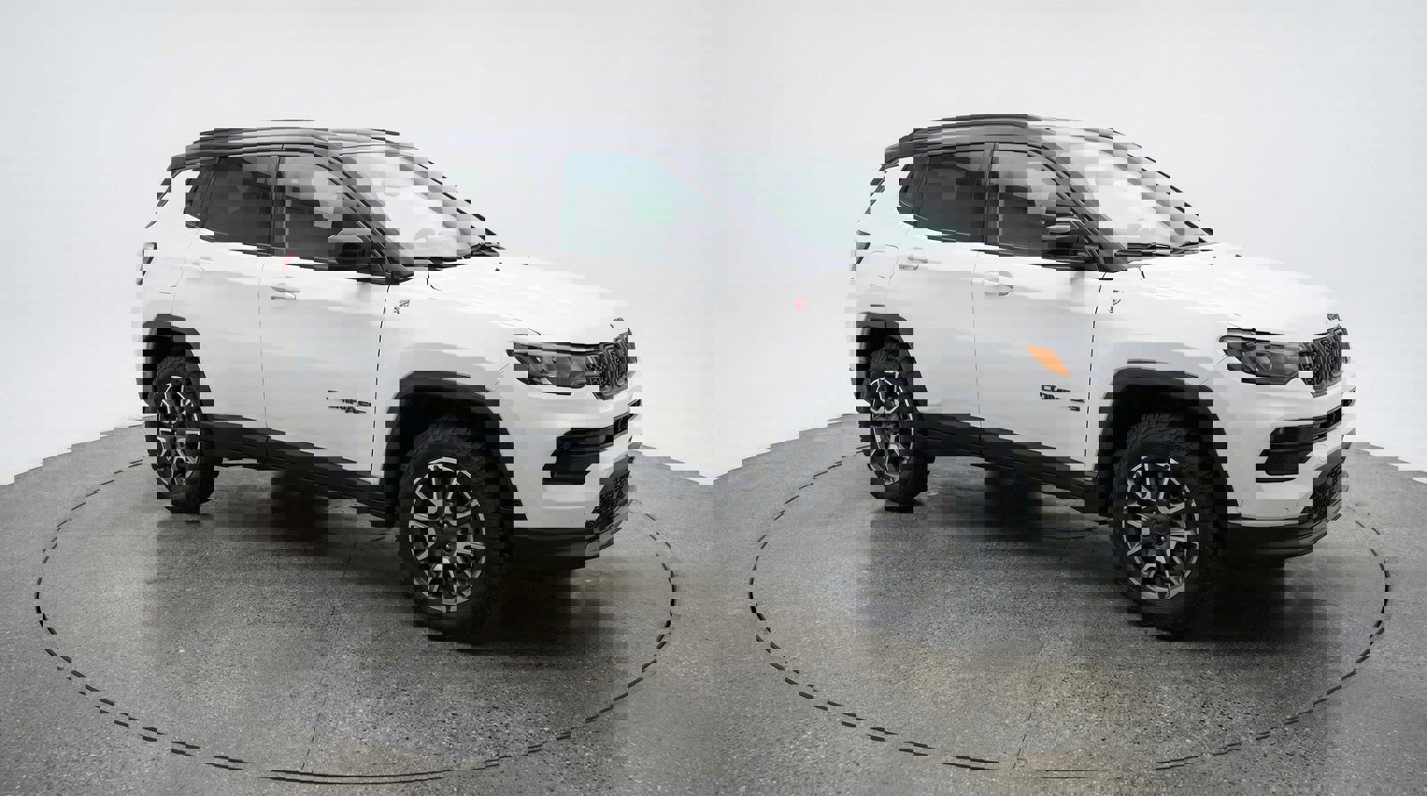 Used 2025 Jeep Compass Trailhawk image 1