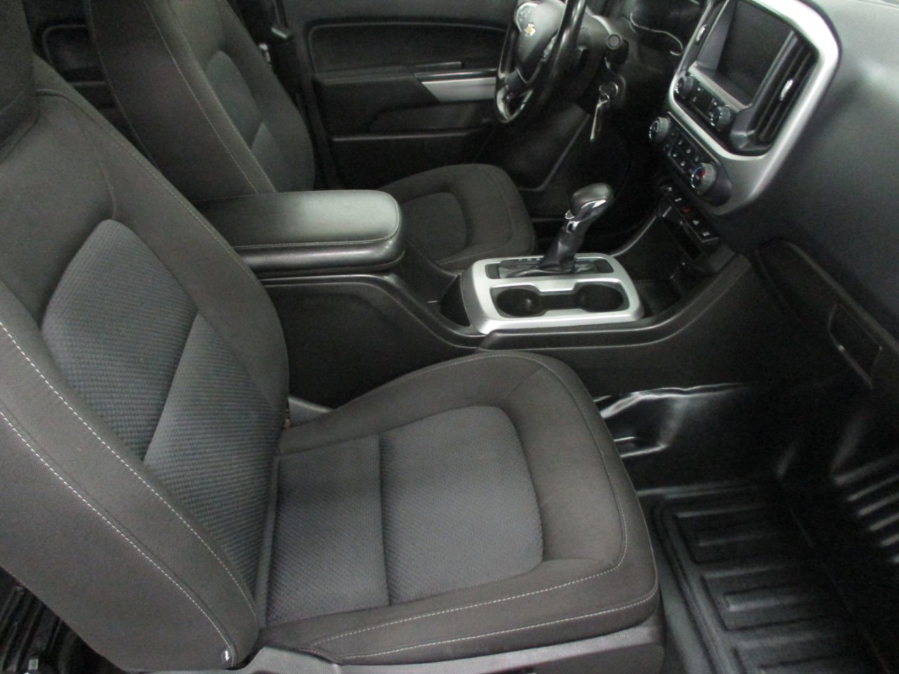 Used 2022 Chevrolet Colorado LT w/ Fleet Safety Package image 12