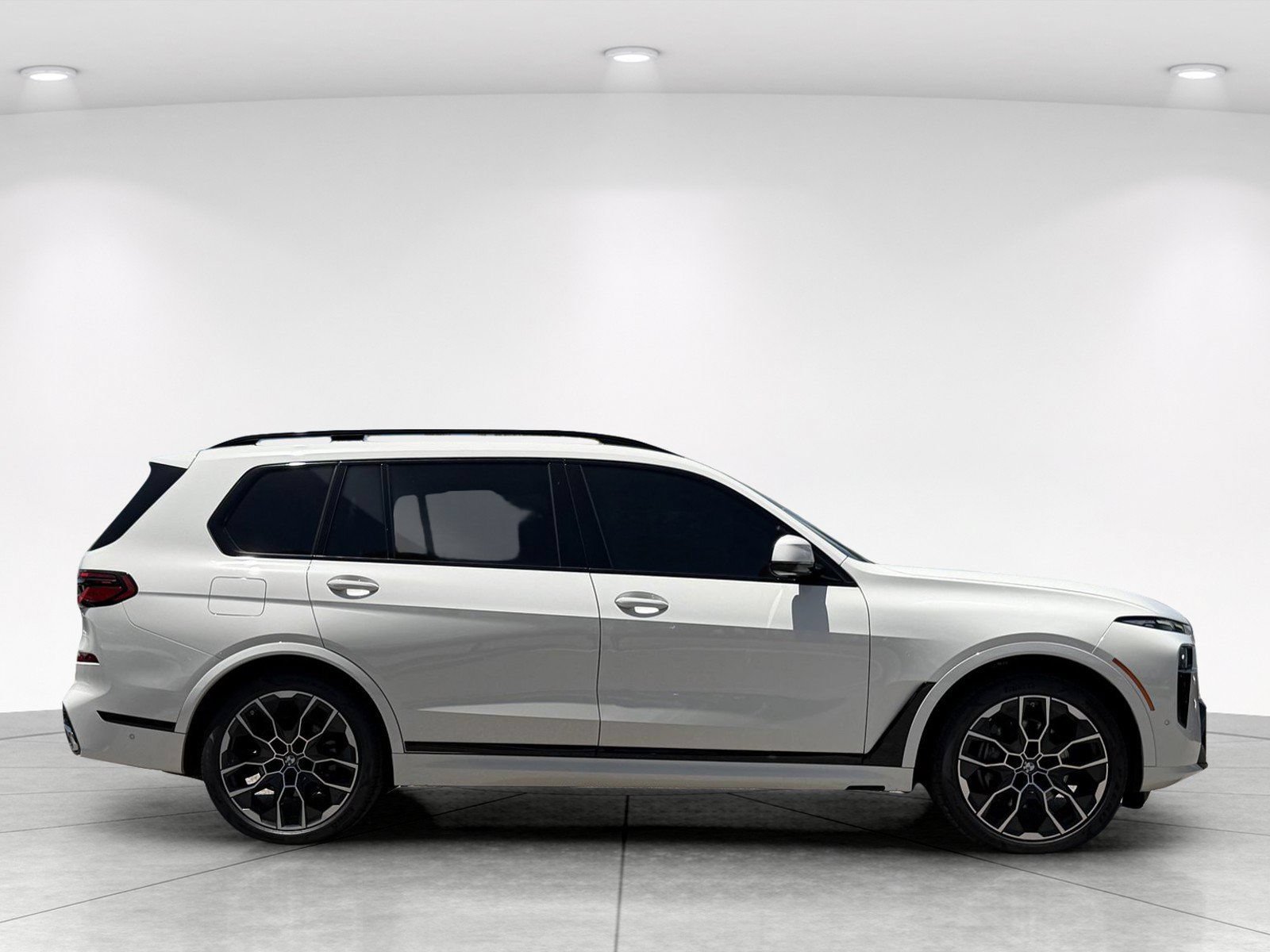 Certified 2023 BMW X7 xDrive40i w/ M Sport Package AWD/4WD image 2