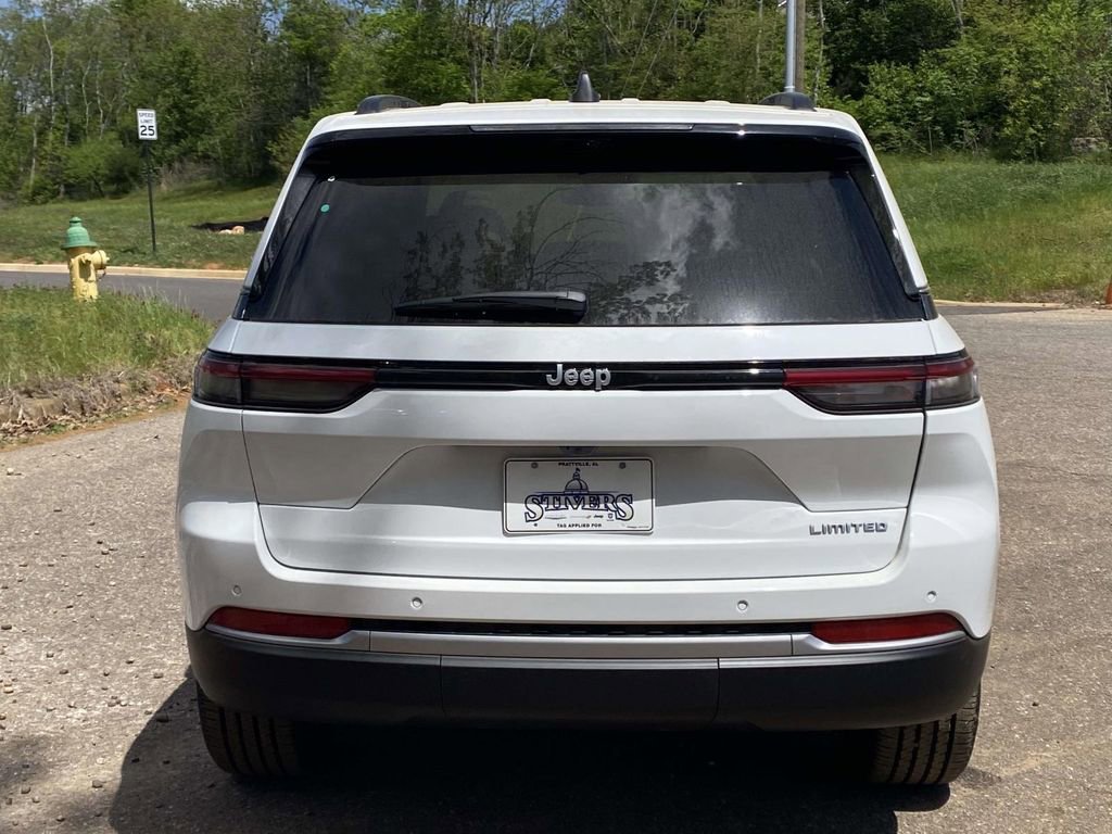 New 2026 Jeep Grand Cherokee Limited w/ Luxury Tech Group II RWD image 6