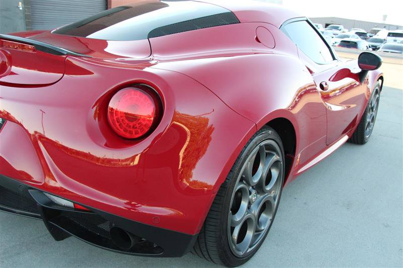 Used 2015 Alfa Romeo 4C Launch Edition w/ Convenience Group RWD image 46