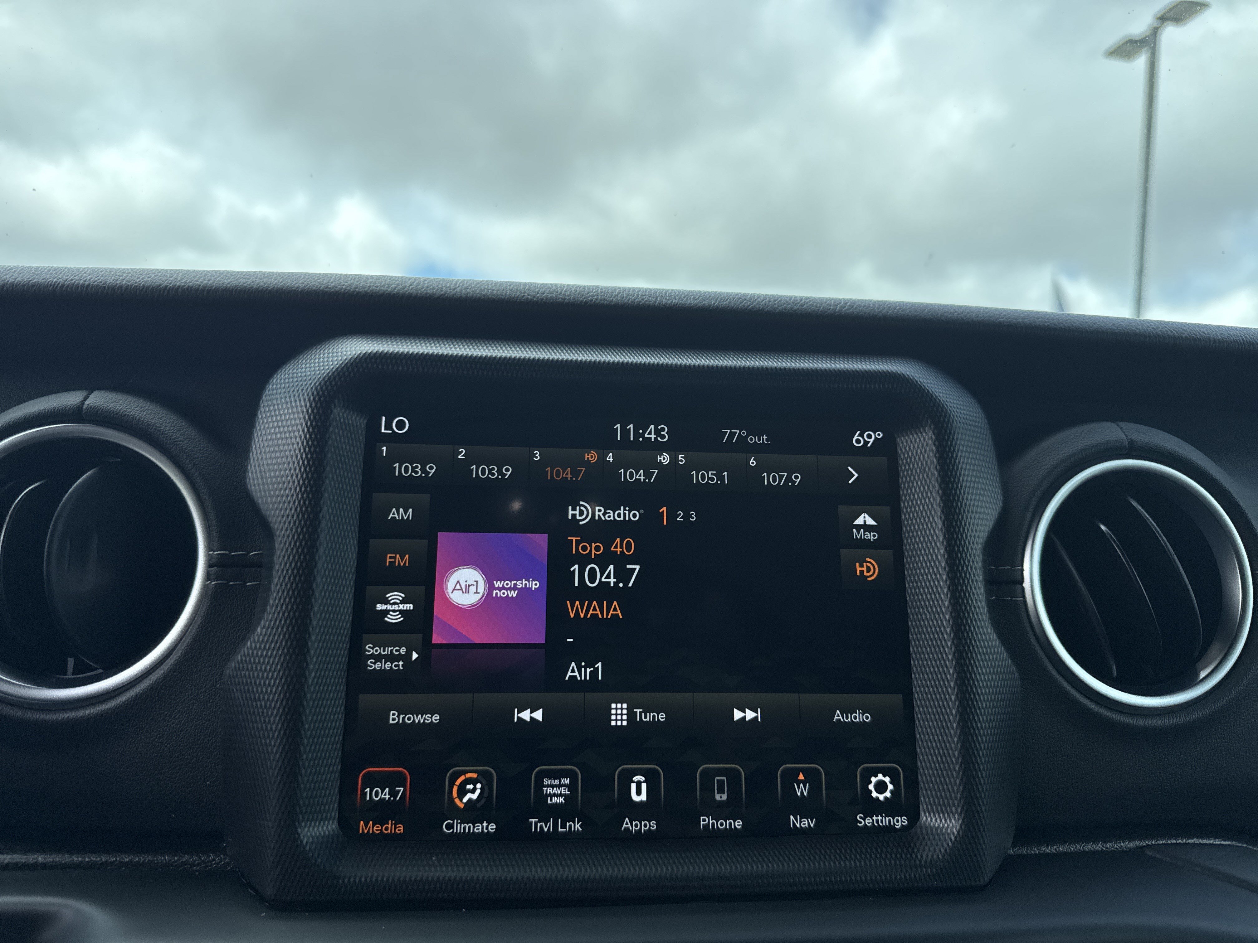 Used 2020 Jeep Wrangler Unlimited Sahara AWD/4WD image 23