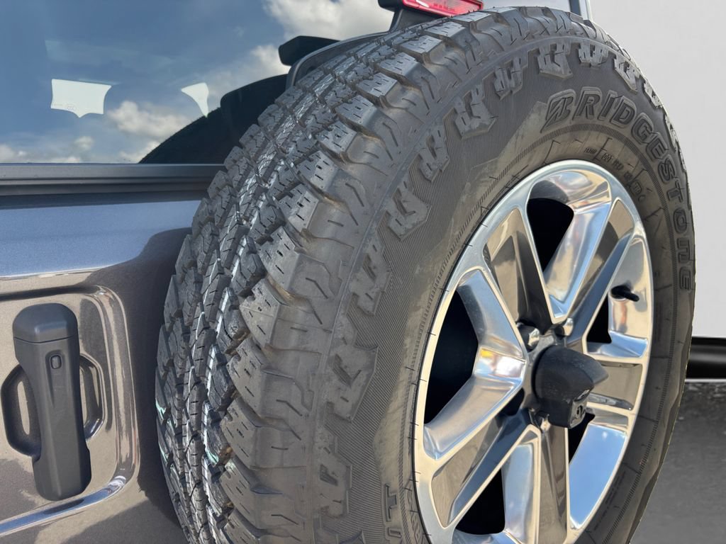 Used 2018 Jeep Wrangler Unlimited Sahara w/ Dual Top Group AWD/4WD image 53