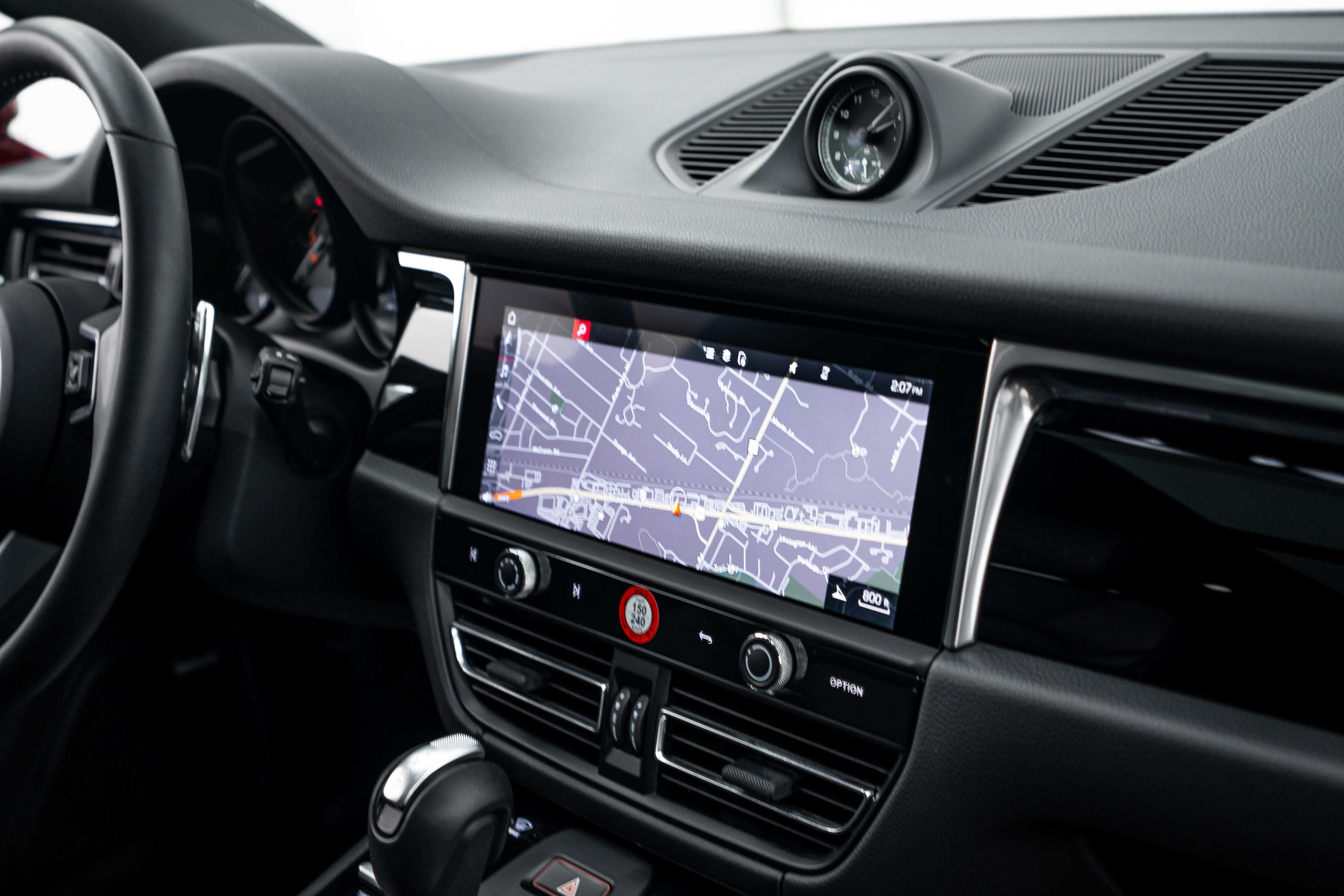 Certified 2026 Porsche Macan AWD/4WD image 15