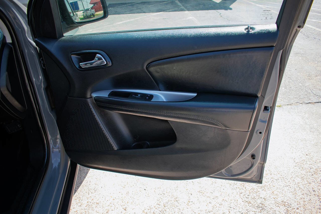 Used 2019 Dodge Journey SE w/ Connectivity Group FWD image 38