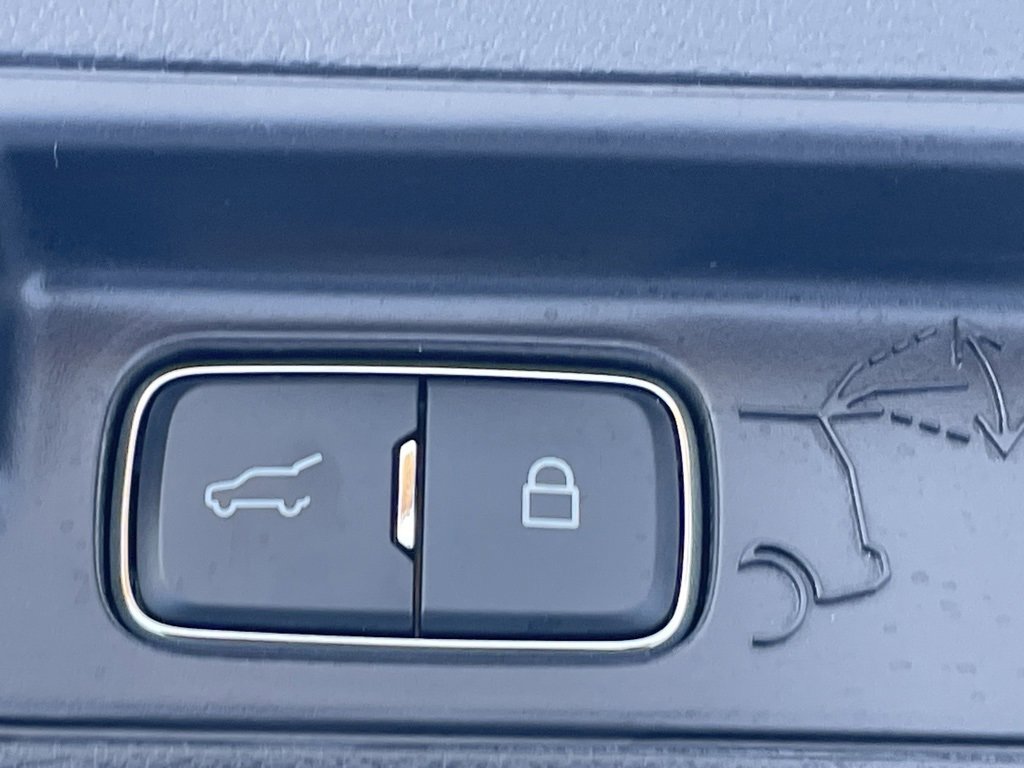 Used 2022 Ford Explorer XLT image 19