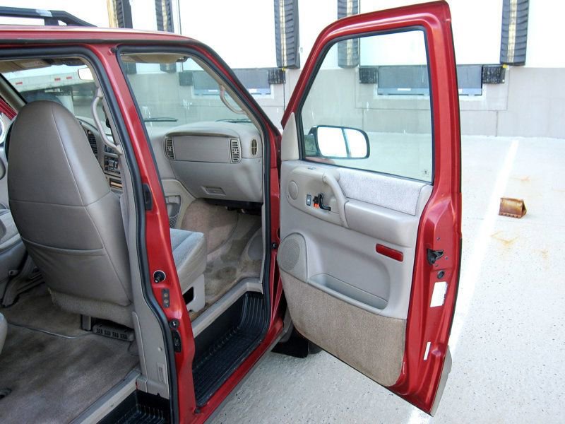 Used 1999 GMC Safari AWD image 24