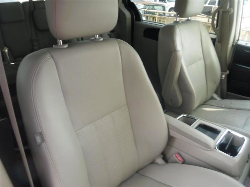 Used 2011 Chrysler Town & Country Touring-L w/ Trailer Tow Group FWD image 25