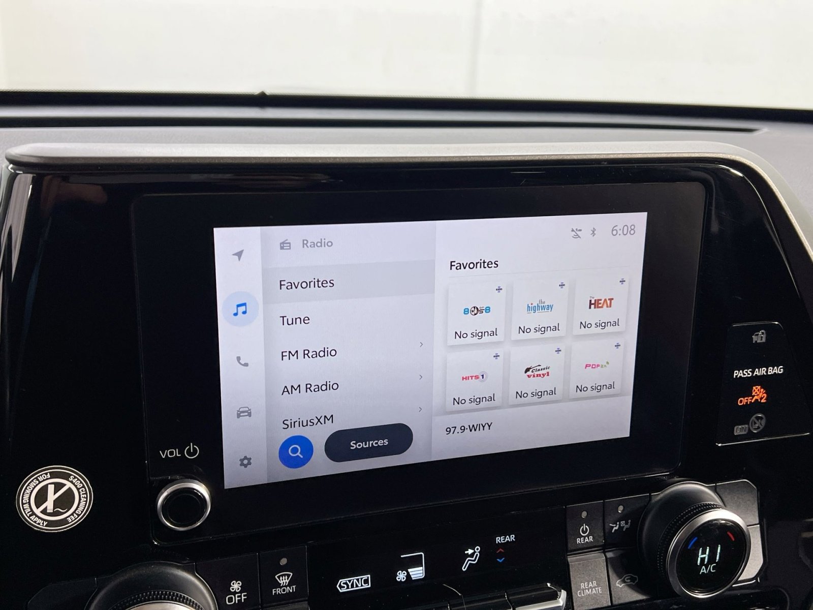 Used 2023 Toyota Highlander LE image 22