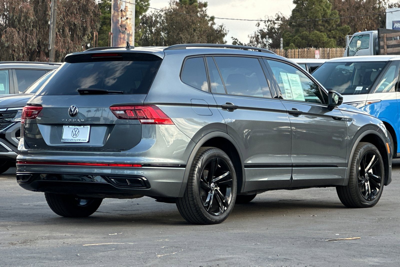 Certified 2024 Volkswagen Tiguan SE R-Line image 4