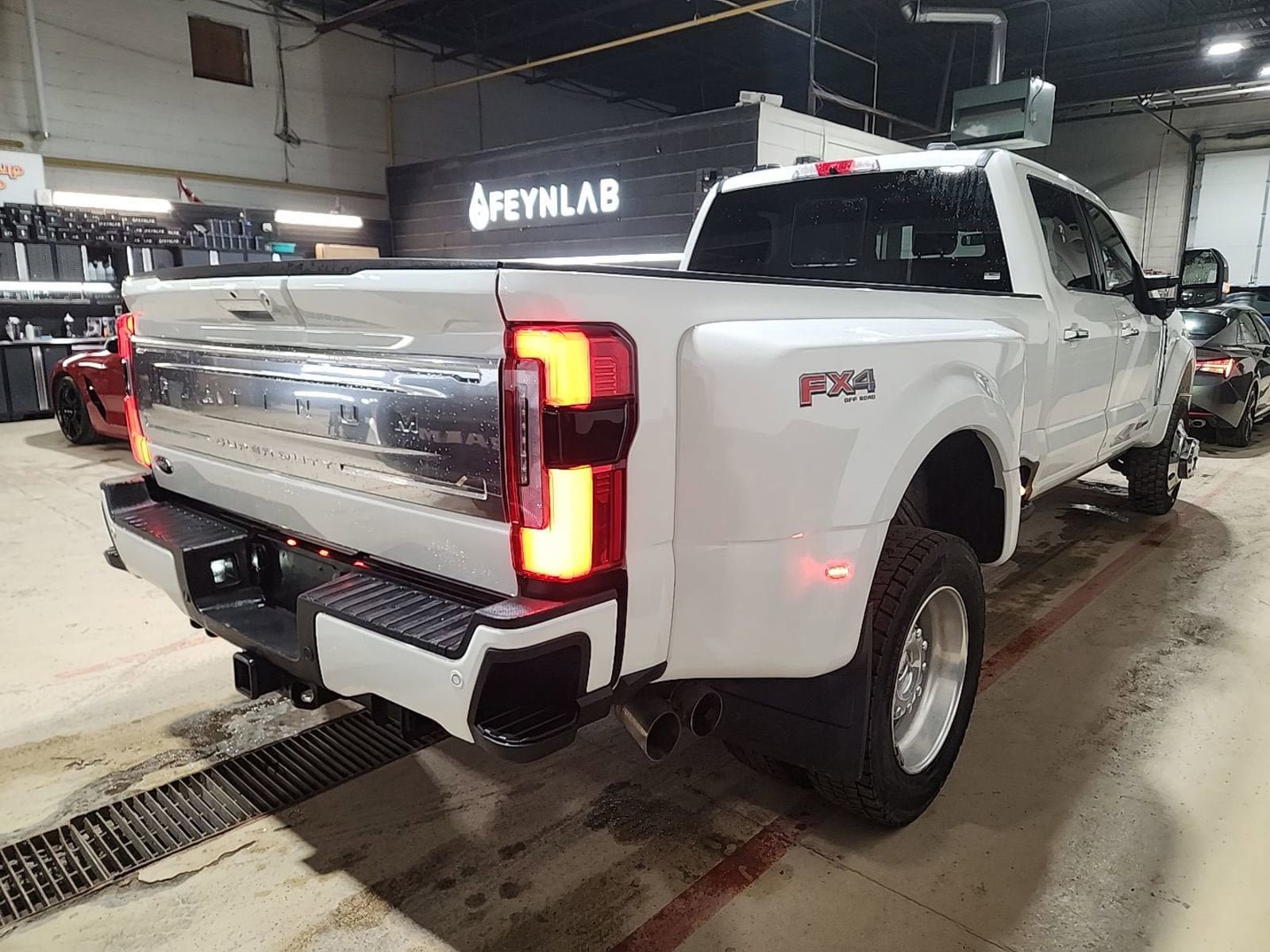 Used 2024 Ford F450 Platinum w/ FX4 Off-Road Package AWD/4WD image 3