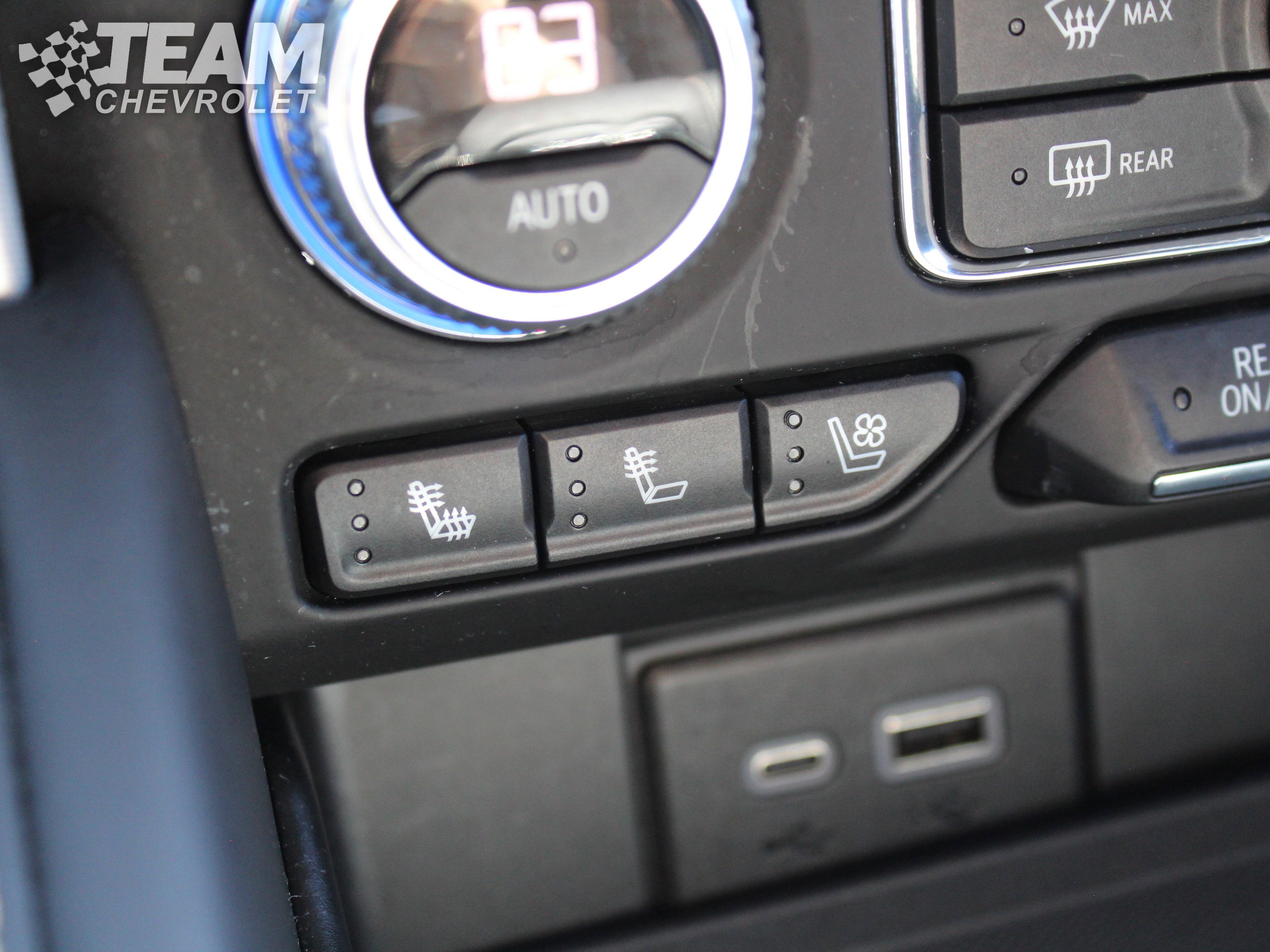 Used 2023 GMC Yukon SLT w/ SLT Luxury Package AWD/4WD image 19