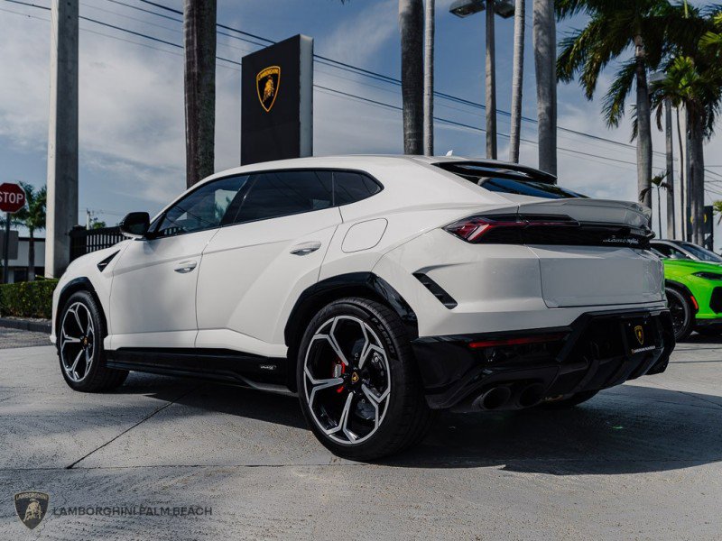 Used 2025 Lamborghini Urus SE image 3