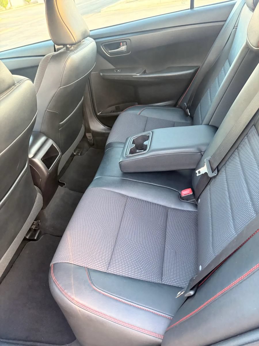 Used 2016 Toyota Camry SE FWD image 8