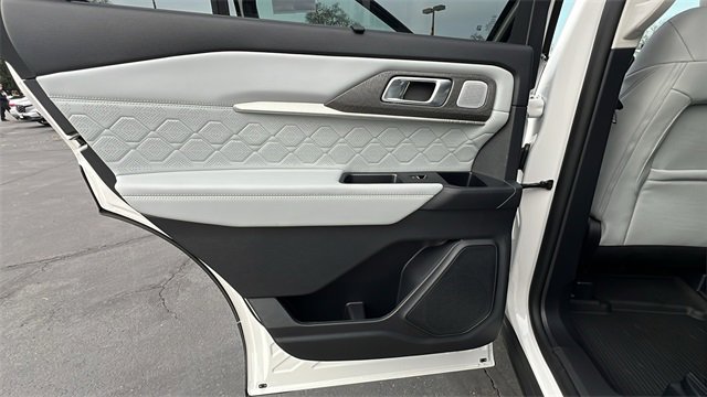 Used 2025 Ford Explorer Platinum w/ Ultimate Package image 14