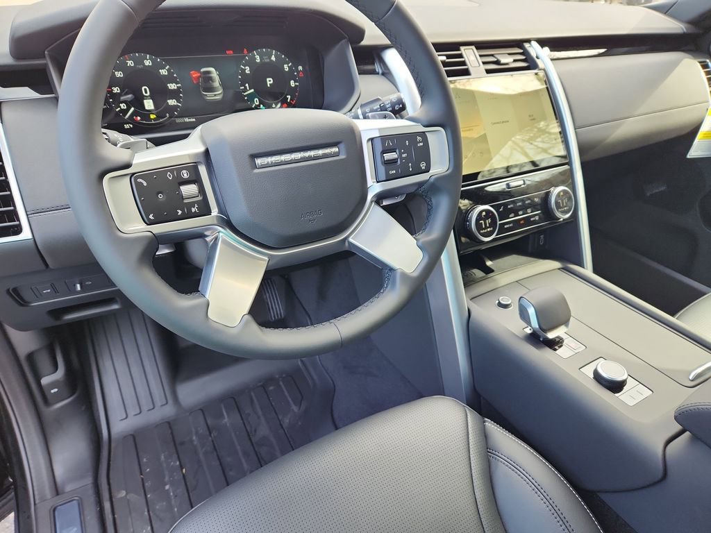 New 2026 Land Rover Discovery S image 15