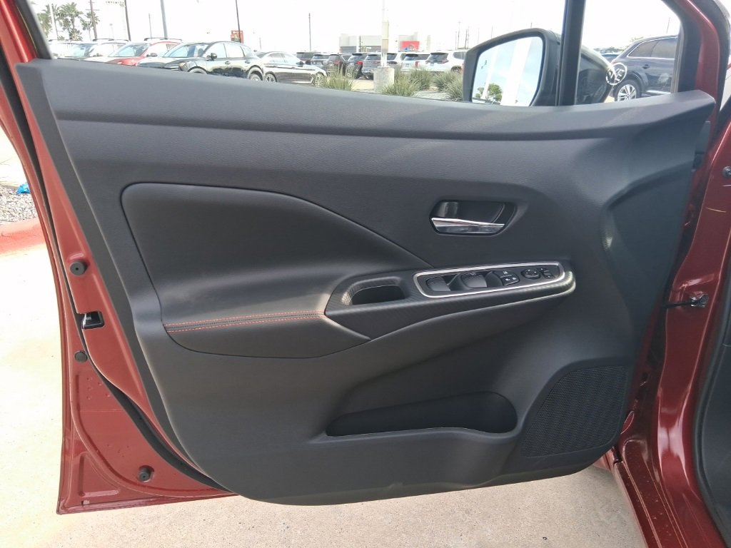 New 2025 Nissan Versa SR w/ Trunk Package image 19