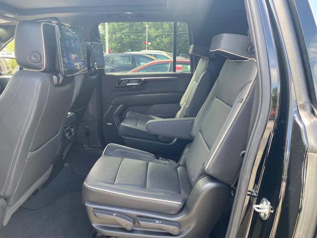 Used 2026 Chevrolet Suburban Premier AWD/4WD image 8