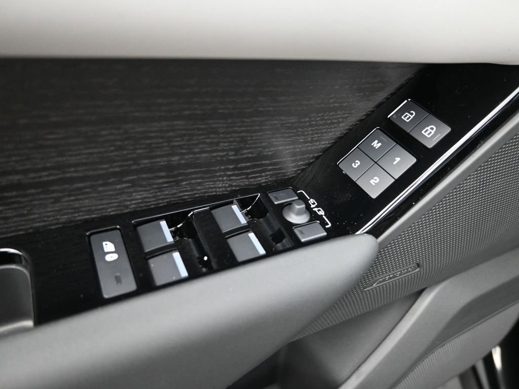 Used 2026 Land Rover Range Rover Velar Dynamic SE image 18