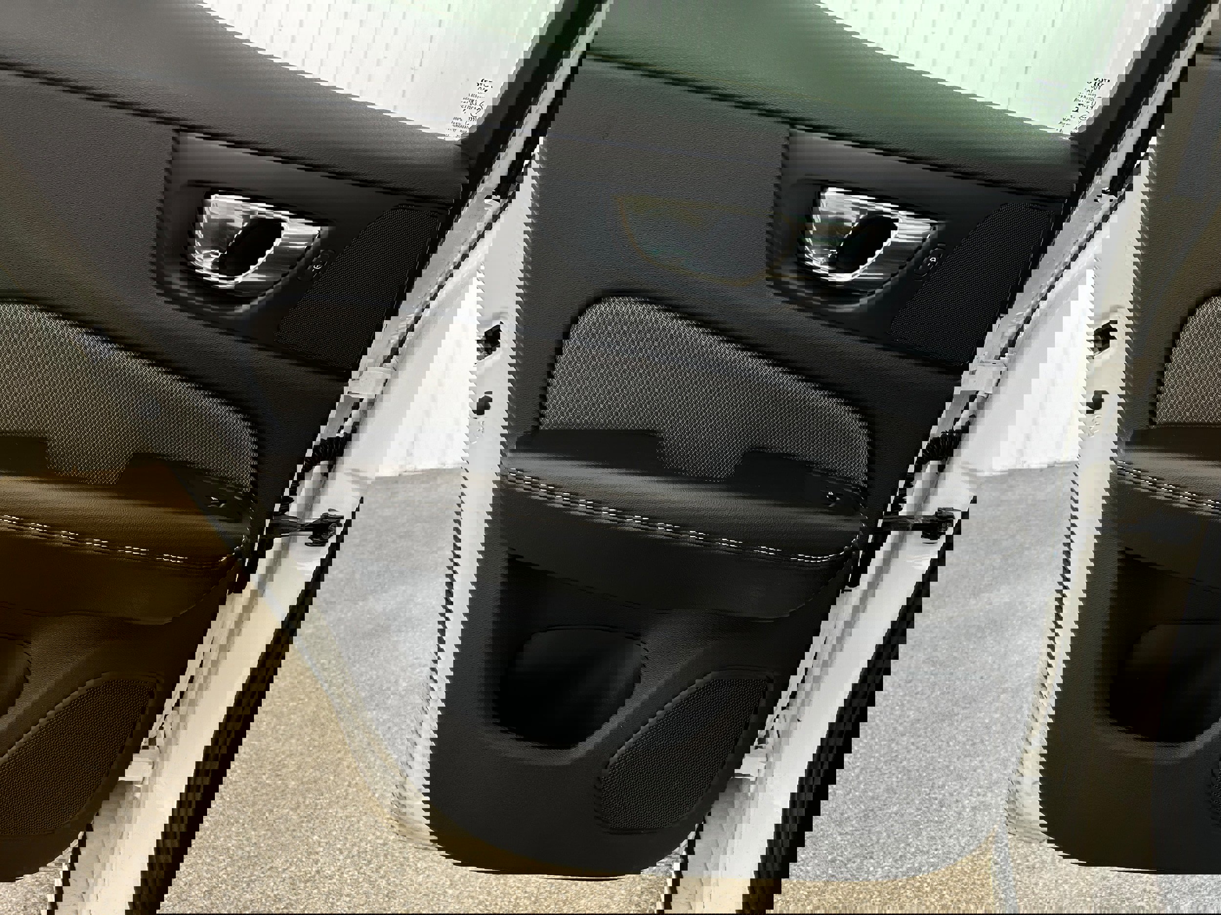 Used 2019 Volvo S60 T6 R-Design image 25