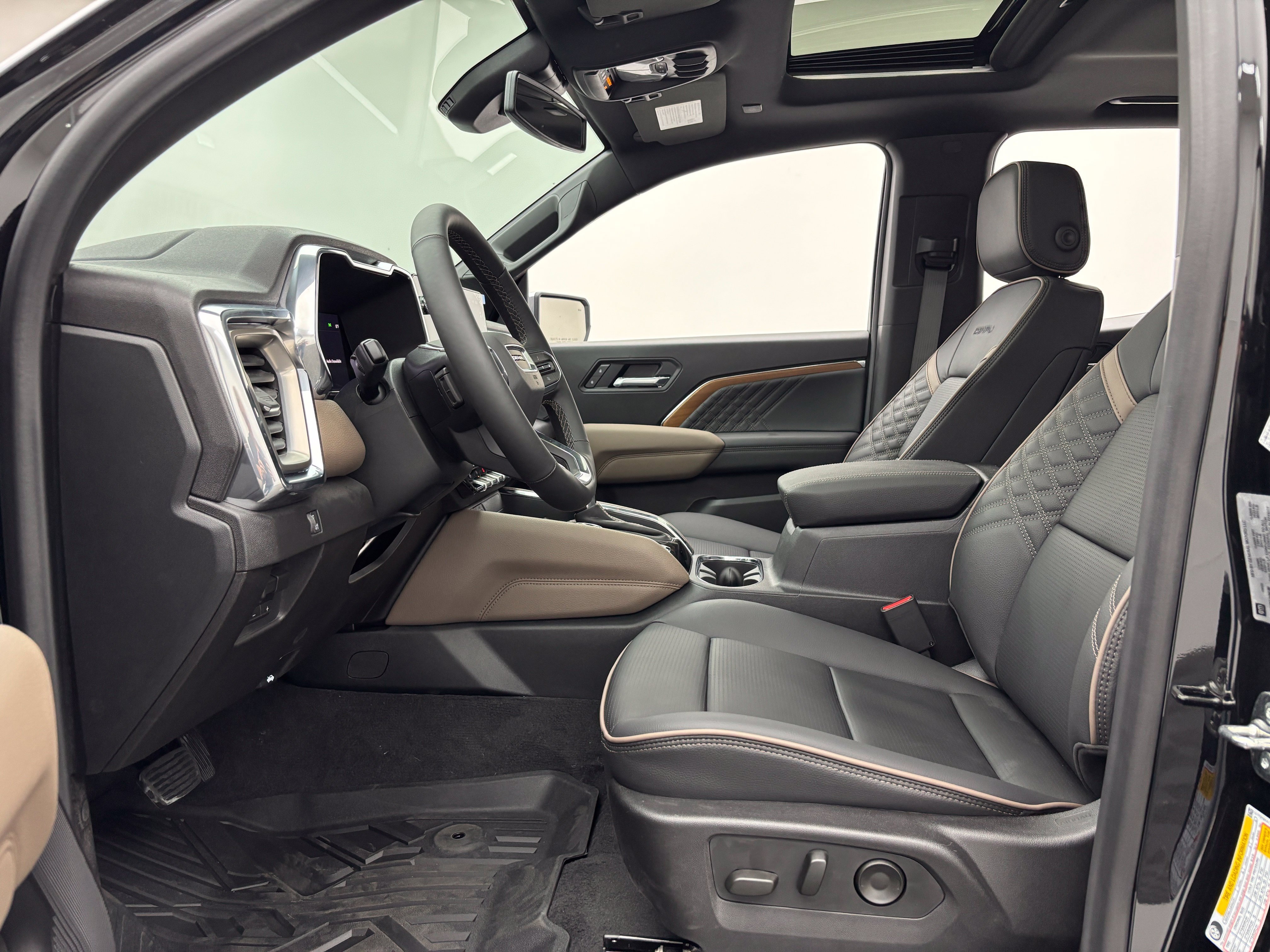 New 2026 GMC Canyon Denali w/ LPO, Black Badging Package AWD/4WD image 17