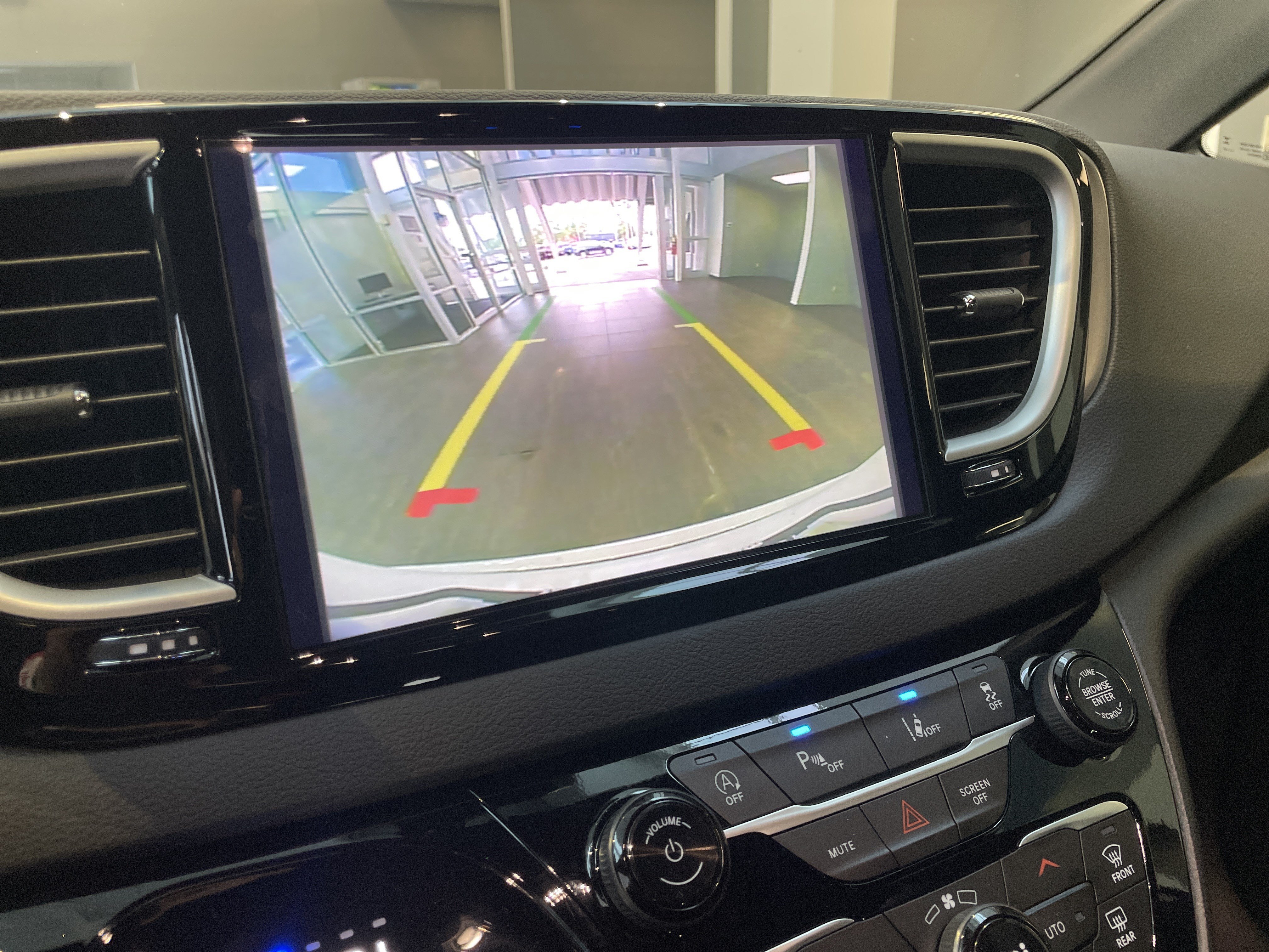 Used 2025 Chrysler Voyager LX FWD image 27