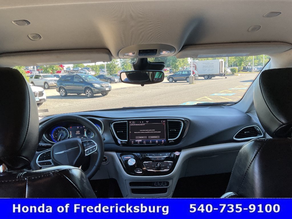 Used 2024 Chrysler Pacifica Touring-L FWD image 48