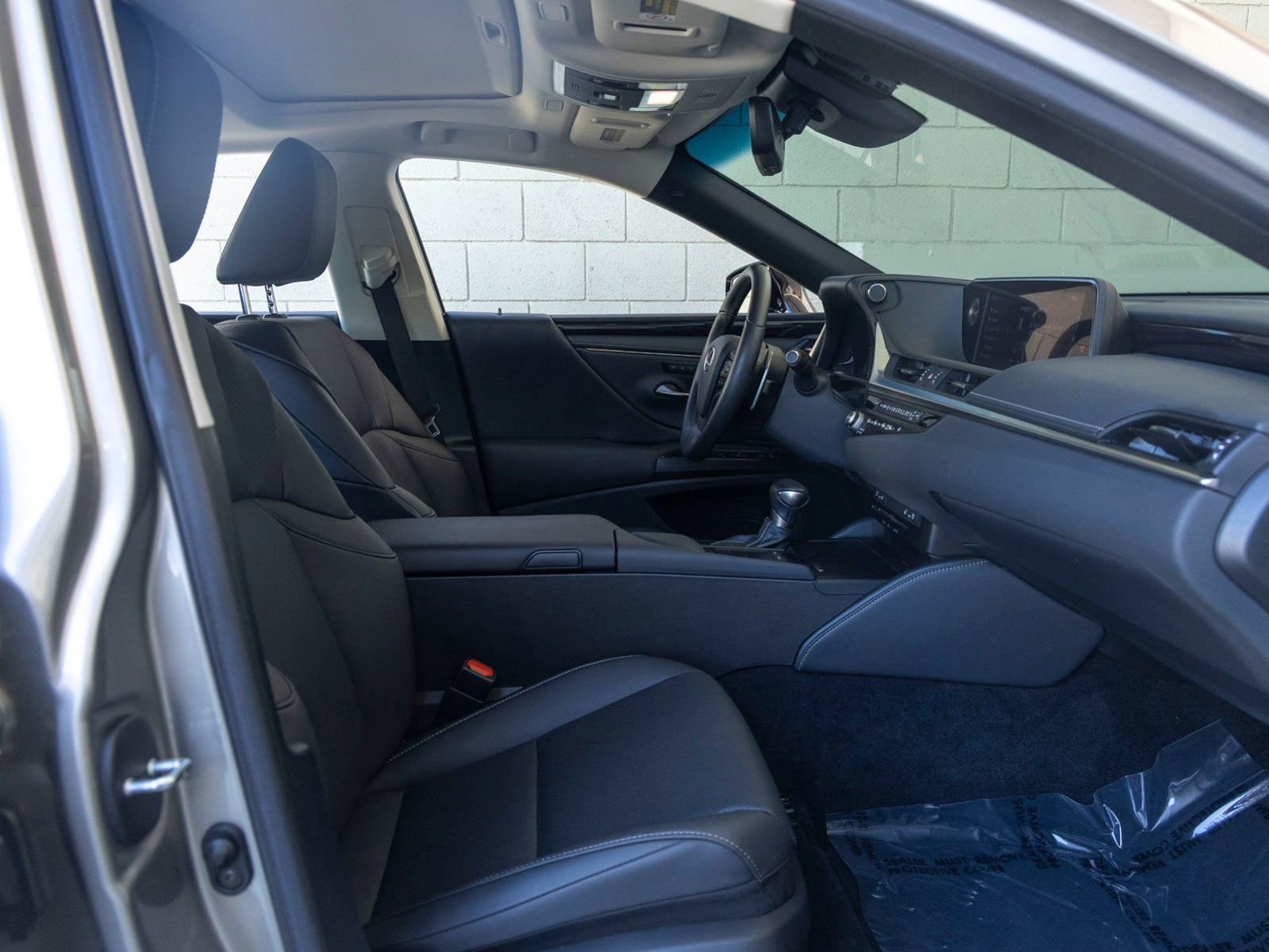 Used 2021 Lexus ES 300h w/ Premium Package image 27