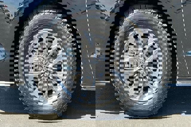 Used 2025 Toyota Sienna LE image 32