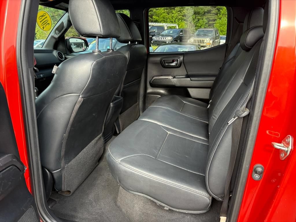 Used 2018 Toyota Tacoma TRD Sport AWD/4WD image 21