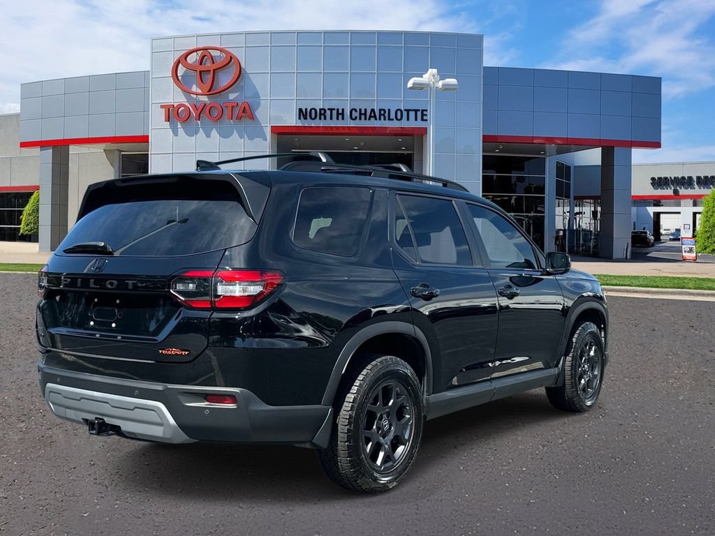 Used 2025 Honda Pilot TrailSport image 7