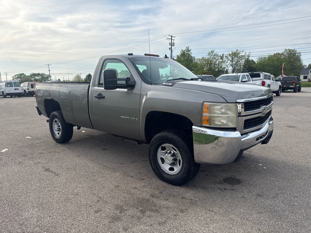 Used 2007 Chevrolet Silverado 2500 W/T w/ Snow Plow Prep Package AWD/4WD image 4