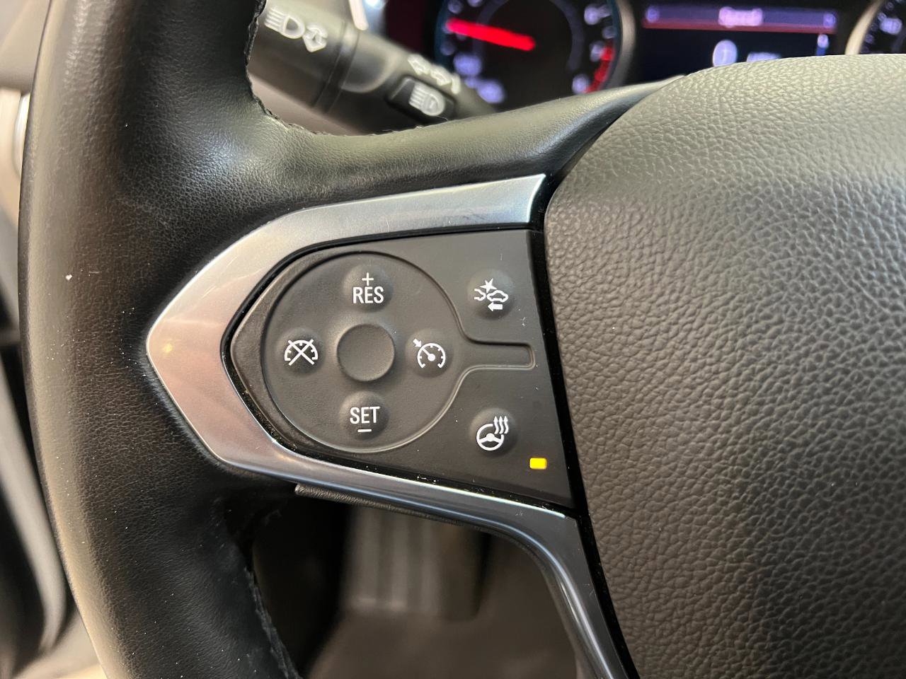 Used 2023 Chevrolet Traverse LT FWD image 37