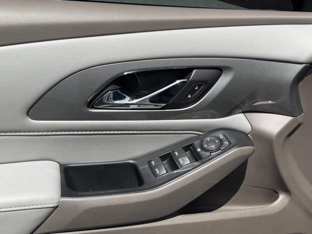 Used 2020 Chevrolet Traverse LT w/ LPO, Blackout Package image 11