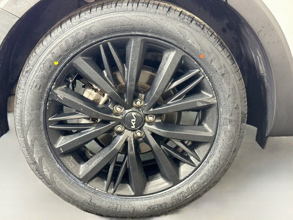 Used 2022 Kia Telluride SX w/ Towing Package FWD image 32